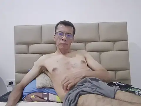 skinnylatino51 online show from 8, 1, 2026