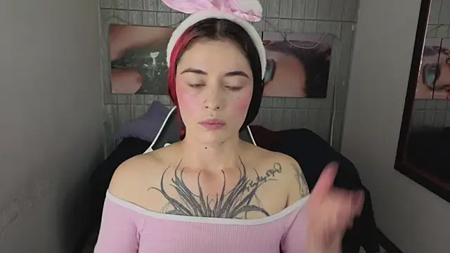 Snapshot of _lucia_21 chatting on 24, 10, 2025 lucia 21 online show from 24, 10, 2025