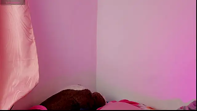 Snapshot of Alanaloiiss_ chatting on 6, 3, 2026 Alanaloiiss online show from 6, 3, 2026