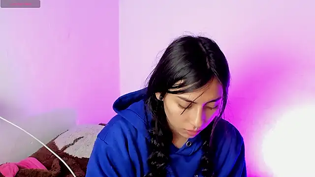 Snapshot of Alanaloiiss_ chatting on 11, 3, 2026 Alanaloiiss online show from 11, 3, 2026