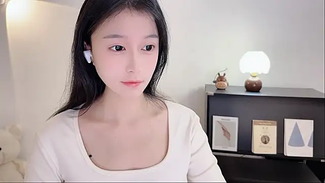 Snapshot of Onechestnut chatting on 28, 10, 2025 Onechestnut online show from 28, 10, 2025