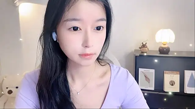 Snapshot of Onechestnut chatting on 7, 11, 2025 Onechestnut online show from 7, 11, 2025