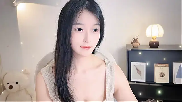 Snapshot of Onechestnut chatting on 8, 11, 2025 Onechestnut online show from 8, 11, 2025