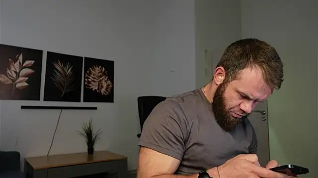 Snapshot of Stewart_Barnz chatting on 9, 10, 2025 Stewart Barnz online show from 9, 10, 2025