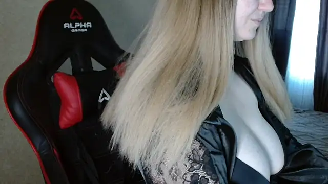 Snapshot of Miaxfox chatting on 10, 11, 2025 Miaxfox online show from 10, 11, 2025