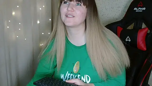 Snapshot of Miaxfox chatting on 25, 11, 2025 Miaxfox online show from 25, 11, 2025