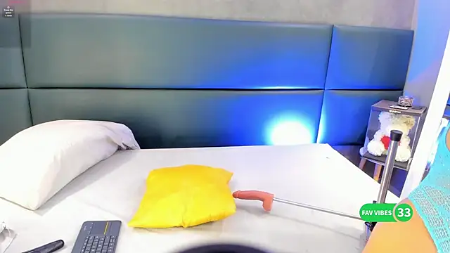 Snapshot of alexamonroe_ chatting on 28, 9, 2025 alexamonroe online show from 28, 9, 2025