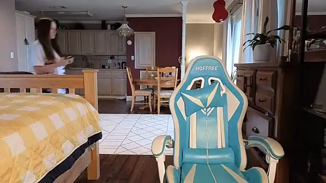 Blueeyedzaya  online show from 8, 10, 2025