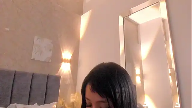 Lunaa bellaa online show from 5, 2, 2026