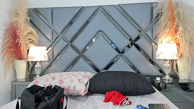 Snapshot of Milan_LewisS chatting on 18, 11, 2025 Milan LewisS online show from 18, 11, 2025