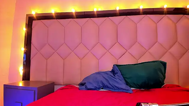 Scarletbigbug online show from 30, 9, 2025