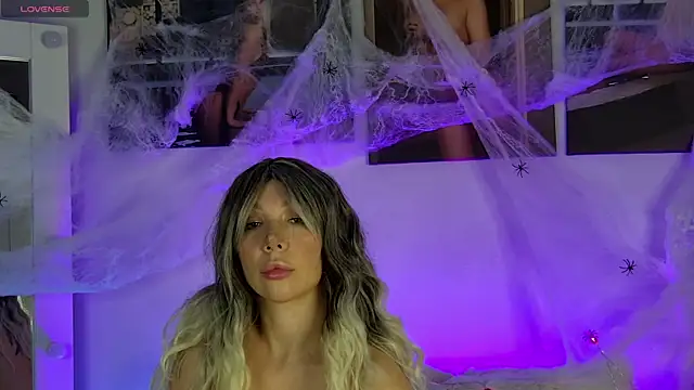 Snapshot of AlysonHuxley_ chatting on 25, 10, 2025 AlysonHuxley  online show from 25, 10, 2025