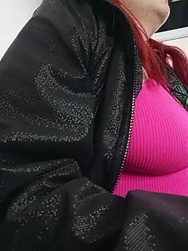 carolinhe  online show from 9, 10, 2025