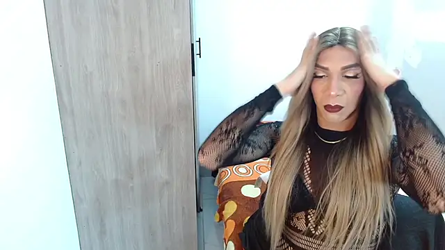 Snapshot of couple_vzl chatting on 11, 10, 2025 couple vzl online show from 11, 10, 2025