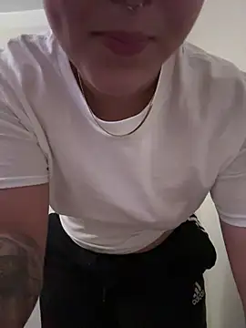 Snapshot of babykalirose chatting on 11, 10, 2025 babykalirose online show from 11, 10, 2025