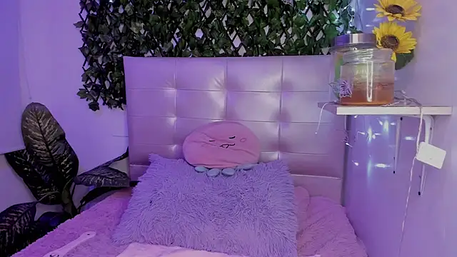 Anna Blade  online show from 4, 12, 2025