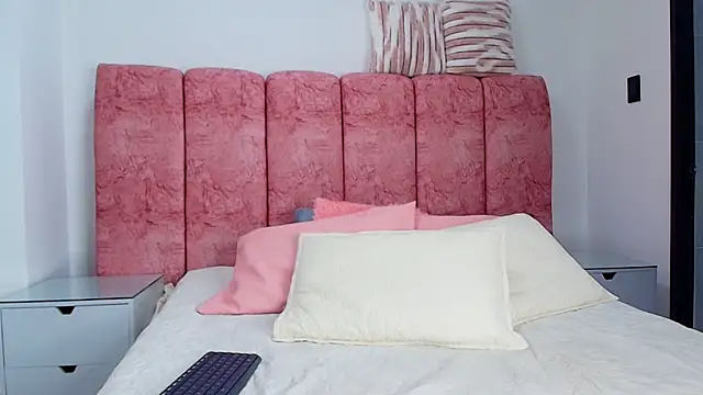 emmacurvy online show from 15, 11, 2025