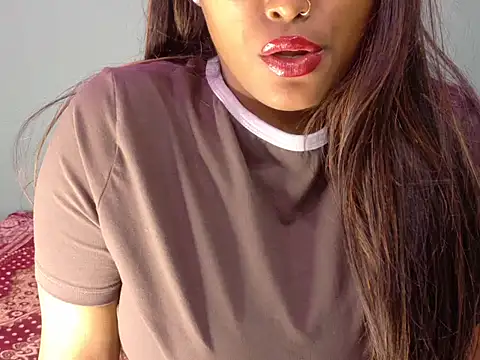 Snapshot of nylaahh-12 chatting on 8, 11, 2025 nylaahh-12 online show from 8, 11, 2025