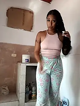 Snapshot of Fernanda30 chatting on 18, 11, 2025 Fernanda30 online show from 18, 11, 2025