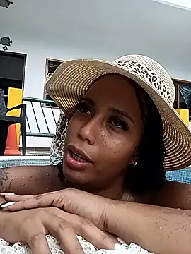 Snapshot of Fernanda30 chatting on 19, 11, 2025 Fernanda30 online show from 19, 11, 2025