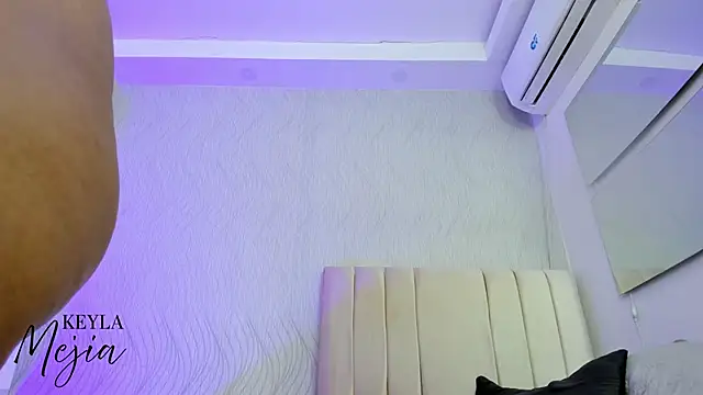 keyla mejia online show from 23, 11, 2025