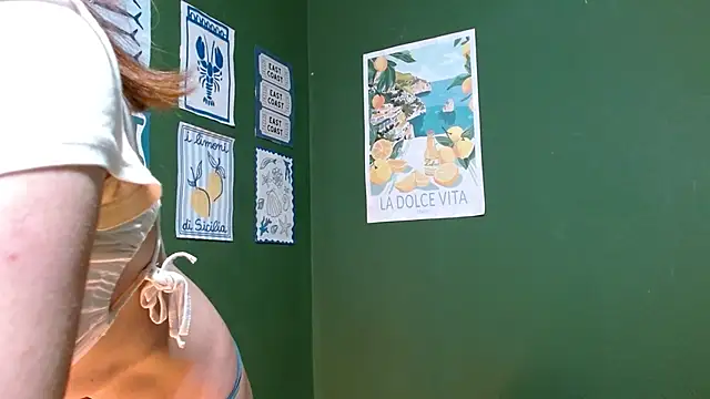 Snapshot of Roxiehood chatting on 18, 10, 2025 Roxiehood online show from 18, 10, 2025