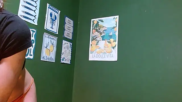 Snapshot of Roxiehood chatting on 25, 10, 2025 Roxiehood online show from 25, 10, 2025