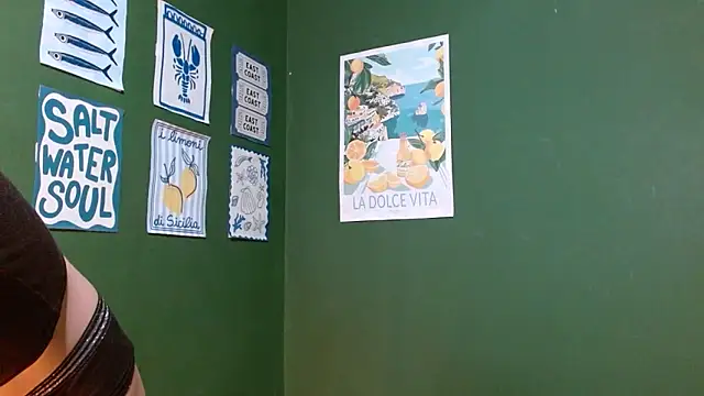 Snapshot of Roxiehood chatting on 31, 10, 2025 Roxiehood online show from 31, 10, 2025