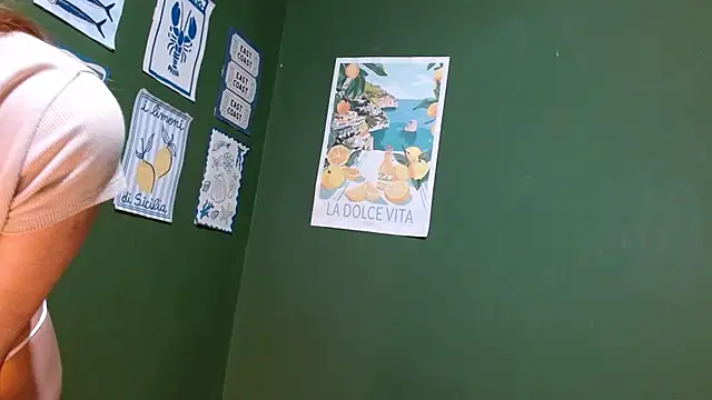 Roxiehood online show from 3, 12, 2025