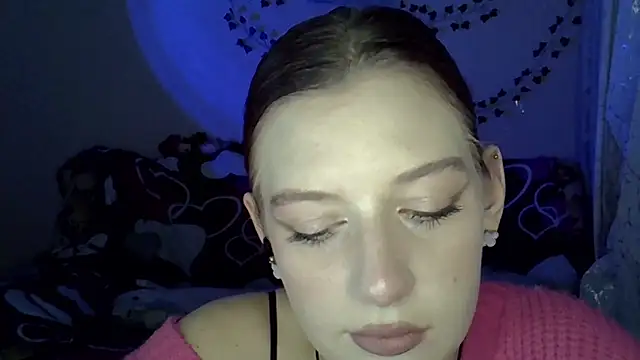 Snapshot of Lily_Ember chatting on 18, 11, 2025 Lily Ember online show from 18, 11, 2025