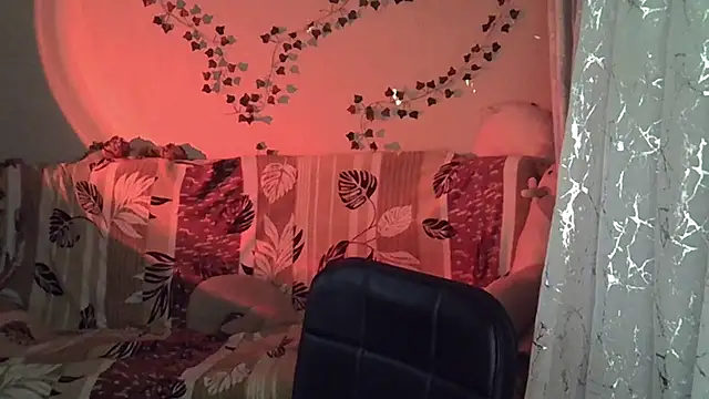 Lily Ember online show from 26, 11, 2025