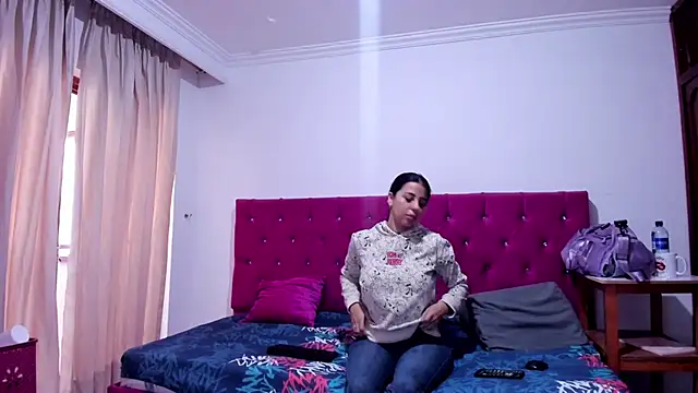 cattaleya villalobos online show from 16, 9, 2025