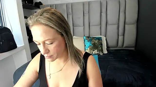 Charlot milf online show from 24, 11, 2025