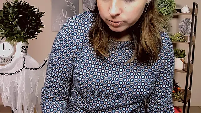 Snapshot of MartaEdams chatting on 4, 11, 2025 MartaEdams online show from 4, 11, 2025