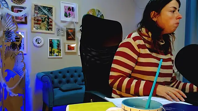 Snapshot of MartaEdams chatting on 5, 11, 2025 MartaEdams online show from 5, 11, 2025