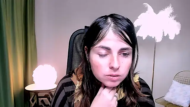 Snapshot of MartaEdams chatting on 19, 11, 2025 MartaEdams online show from 19, 11, 2025