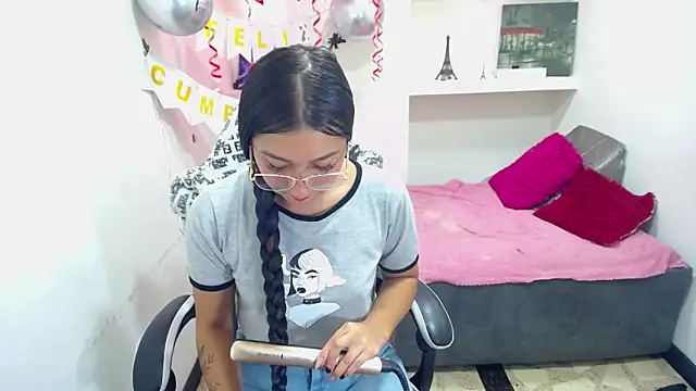 Snapshot of miaa_scott7 chatting on 12, 11, 2025 miaa scott7 online show from 12, 11, 2025