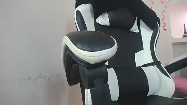 Snapshot of miaa_scott7 chatting on 16, 11, 2025 miaa scott7 online show from 16, 11, 2025