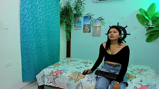 Snapshot of eladyrous98 chatting on 15, 10, 2025 eladyrous98 online show from 15, 10, 2025