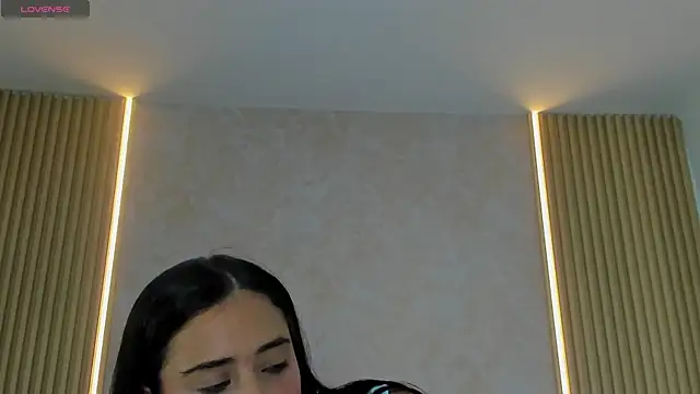 ZOEBARLOWE online show from 6, 11, 2025