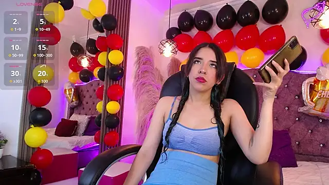 Amara Davis online show from 6, 10, 2025