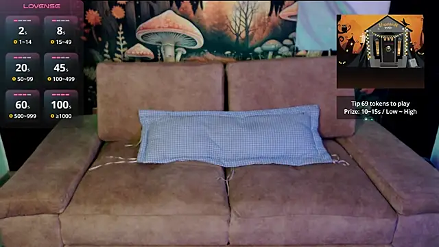 Snapshot of LunaBunny8 chatting on 14, 10, 2025 LunaBunny8 online show from 14, 10, 2025