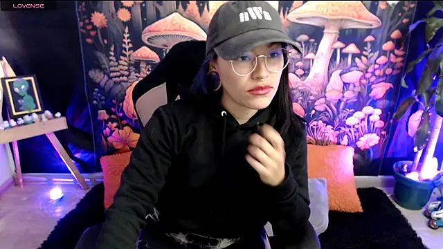 Snapshot of LunaBunny8 chatting on 6, 11, 2025 LunaBunny8 online show from 6, 11, 2025