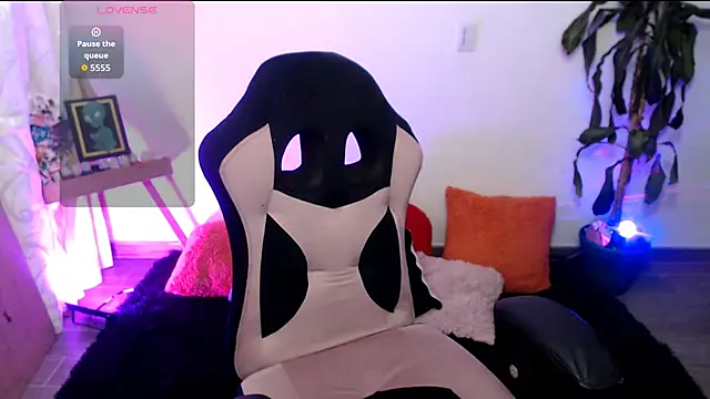 Snapshot of LunaBunny8 chatting on 13, 11, 2025 LunaBunny8 online show from 13, 11, 2025