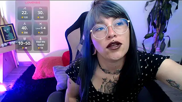 Snapshot of LunaBunny8 chatting on 24, 11, 2025 LunaBunny8 online show from 24, 11, 2025