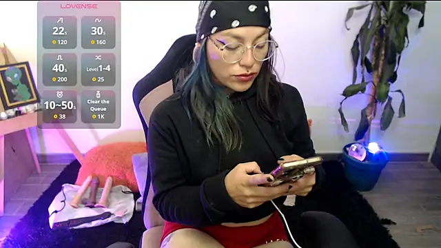 Snapshot of LunaBunny8 chatting on 25, 11, 2025 LunaBunny8 online show from 25, 11, 2025