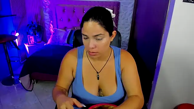 Snapshot of lucia_ht chatting on 10, 10, 2025 lucia ht online show from 10, 10, 2025