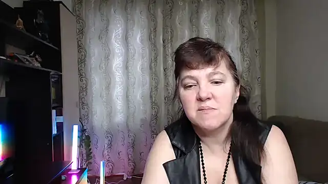 Snapshot of Illusionq chatting on 5, 3, 2026 Illusionq online show from 5, 3, 2026