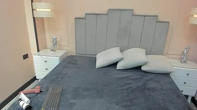 gabriela lux online show from 25, 10, 2025