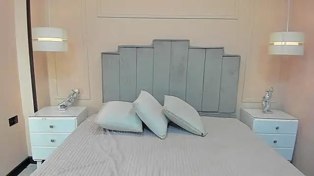 gabriela lux online show from 26, 10, 2025